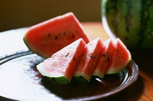 古诗吃瓜,古韵诗中的夏日清凉