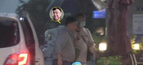 印度小哥吃瓜图片,揭秘印度街头美食文化