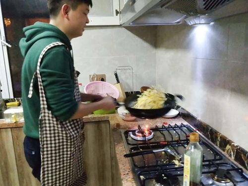 吃瓜吵架突然做饭视频,一场意外引发的烹饪盛宴