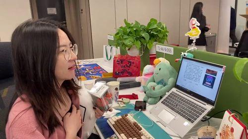 同事集体吃瓜,一起围观同事们的“吃瓜”大作战