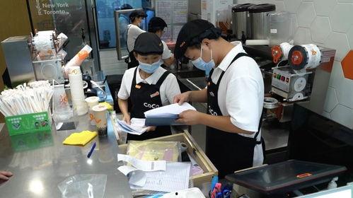 检疫人员吃瓜,瓜果飘香中的食品安全守护者